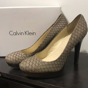 CK Taupe platform Pumps